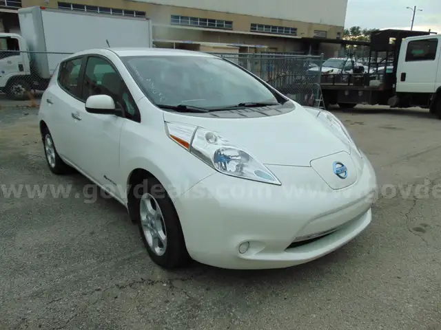 2014 Nissan LEAF  - Surplus Lot
