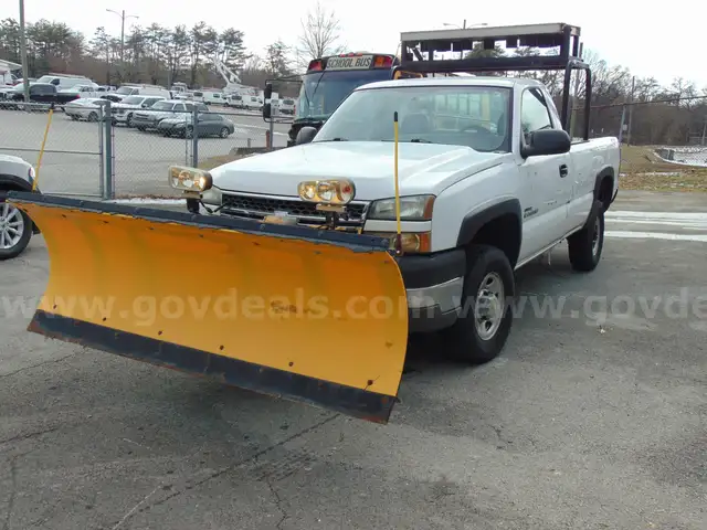 2005 Chevrolet 2500HD 4 WD Pickup - Surplus Lot