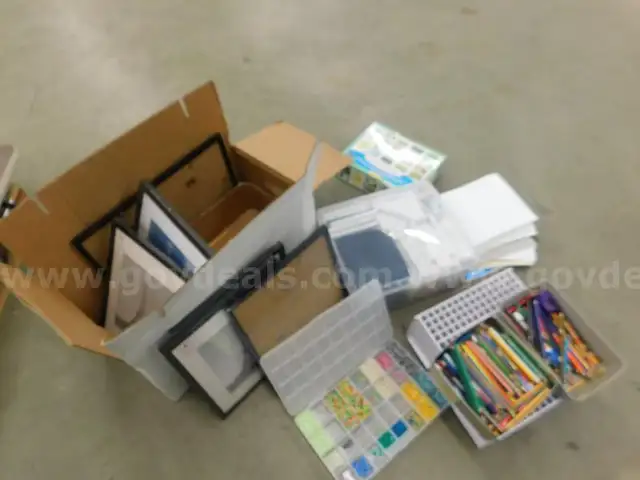 1 Lot of Art Supplies - B1