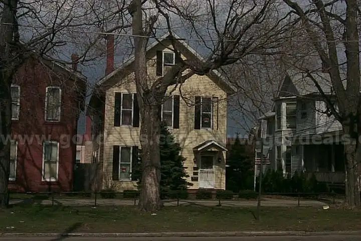 422 EAST 10TH  LOT  ERIE (15-020-021.0120.00)