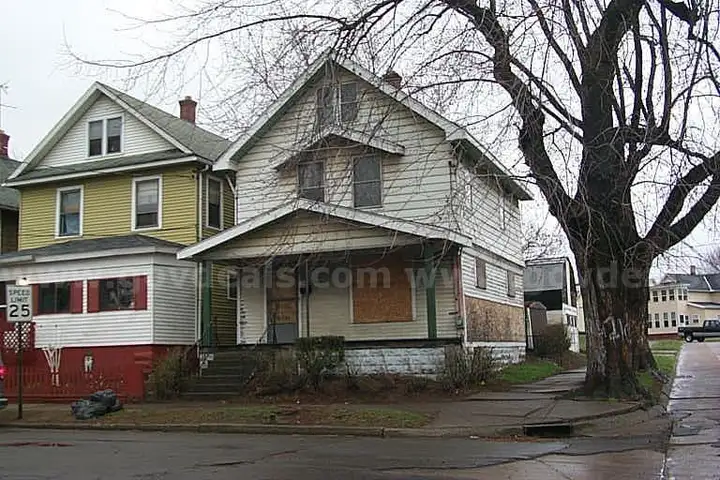 1201 EAST 21ST ST 26X 105    ERIE (18-051-0.010-124.00) BLIGHTED PROPERTY