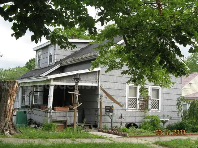 1228 EAST 22ND ST 80 X 105    ERIE (18-051-0.010-131.00) BLIGHTED PROPERTY