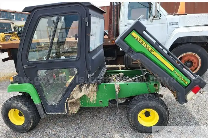 2015 John Deere Gator with cab enclosure (heat no air) Condition unknown