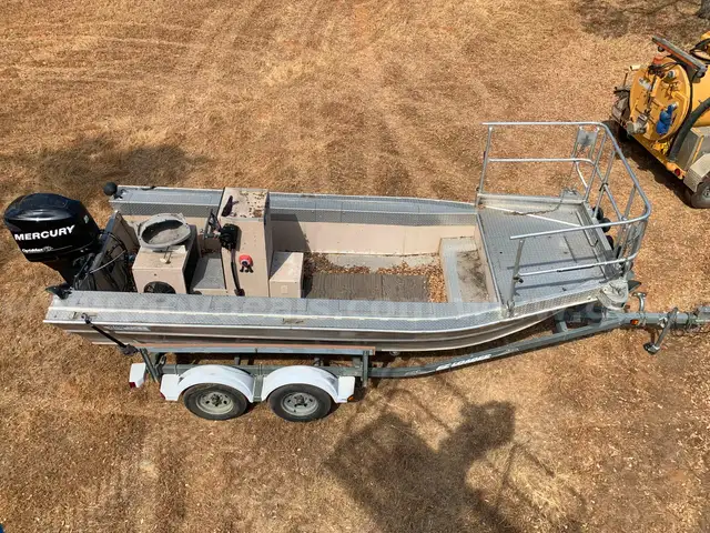 18ft Smithroot Aluminum boat with EZ loader trailer