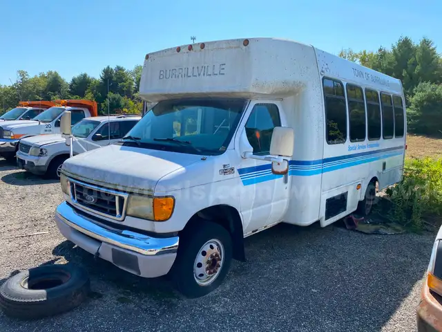 2004 Ford Econoline Bus