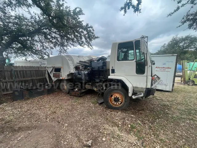 2002 Freightliner HC70 Street Sweeper (Parts)
