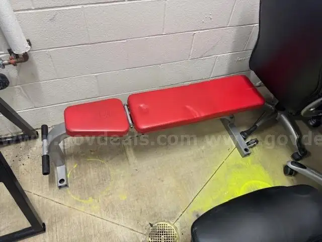 Adjustable flat bench
