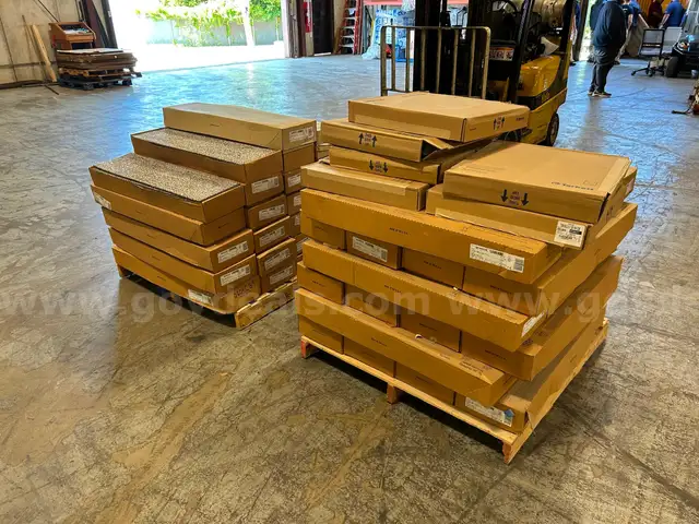 2 pallets (48 cases) carpet Dwelling Tiles.