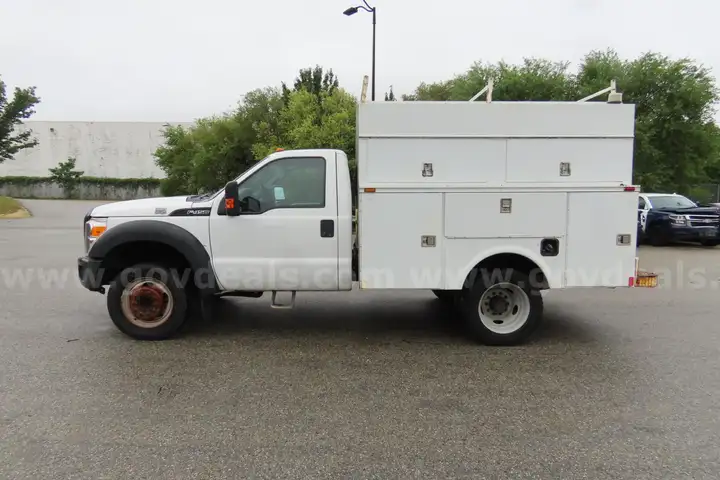 2013 Ford F-450 SD (inspections/pickups by appointments only) must be towed