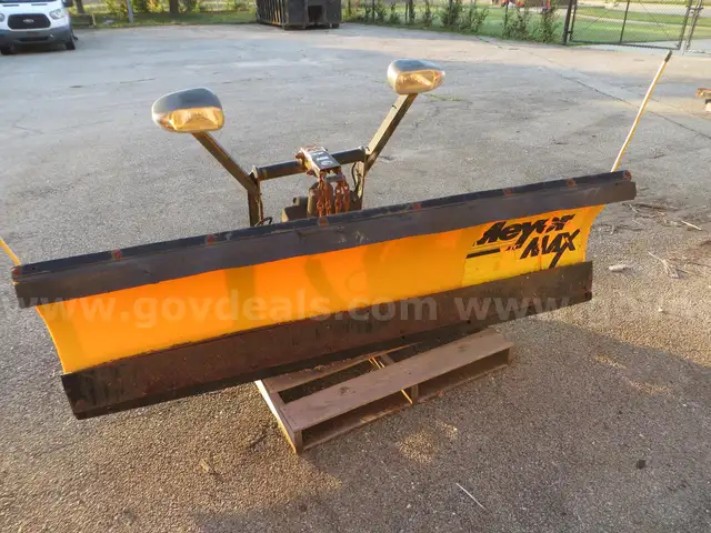 Meyer Max snow-plow with attachment and hydraulics