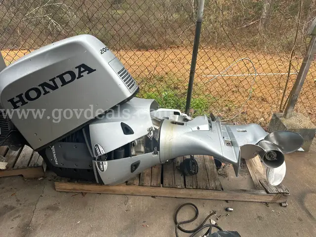 2 Honda Fourstroke outboards 200 HP 1left, 1 right, steering, props, controls