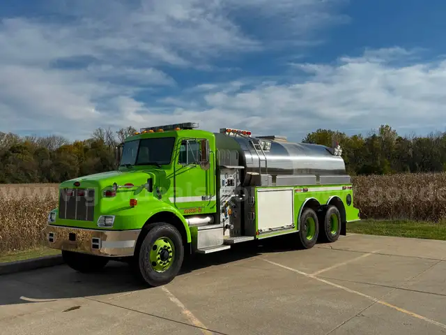 2004 Peterbilt 330
