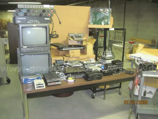 1-LOT ELECTRONIC EQUIPMENT