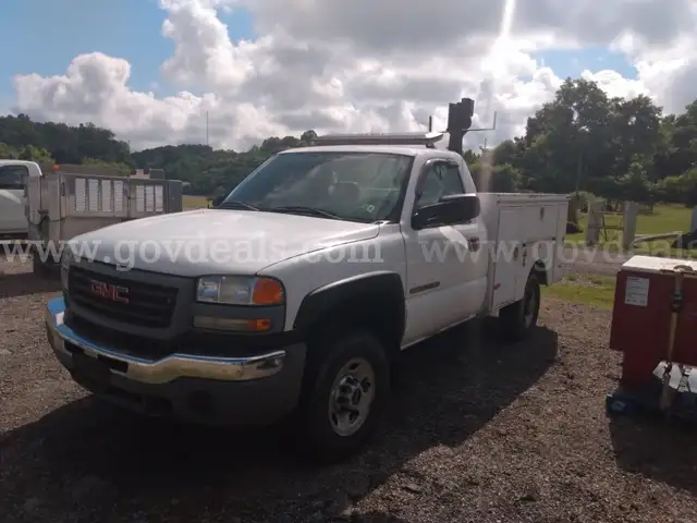 2006 GMC Sierra 2500HD Work Truck Long Bed 4WD