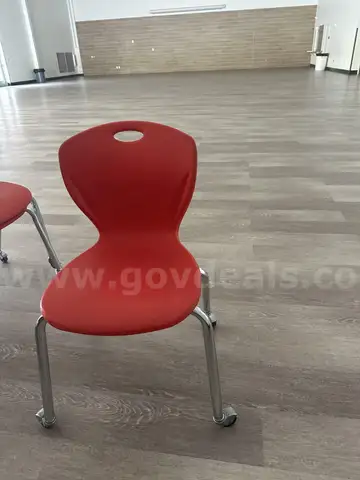 CHAIRS PLASTIC STACKABLE ON WHEELS THIS LOT OF 8 LOT # 251126-6