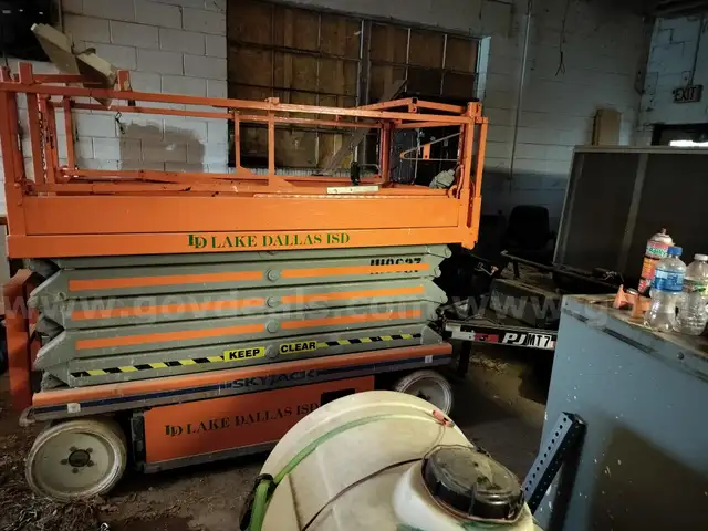 Sky Jack Scissor Lift