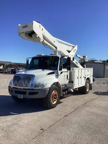 2010 International 4300 VST 6000-I Bucket Truck