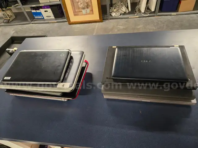 Lot of 9 Laptops and 5 Computer Bags