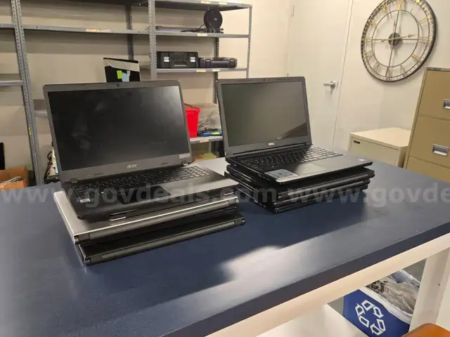 Lot of 9 Miscellaneous Laptops and Computer Bags