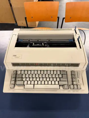 IBM Wheelwriter 1000 by LexMark Typewriter