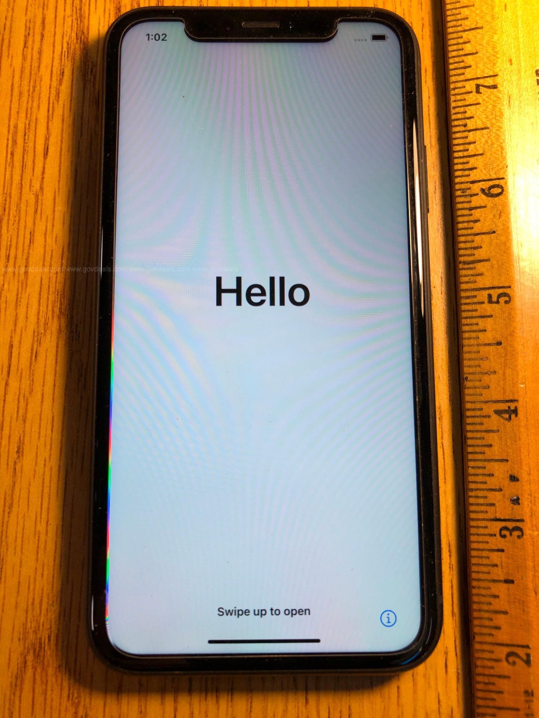 IPhone XR 64 GB good Black (Case Included)