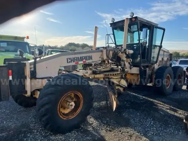 2000 Champion 780A Motor Grader (ID #11674) (25-2793) 405