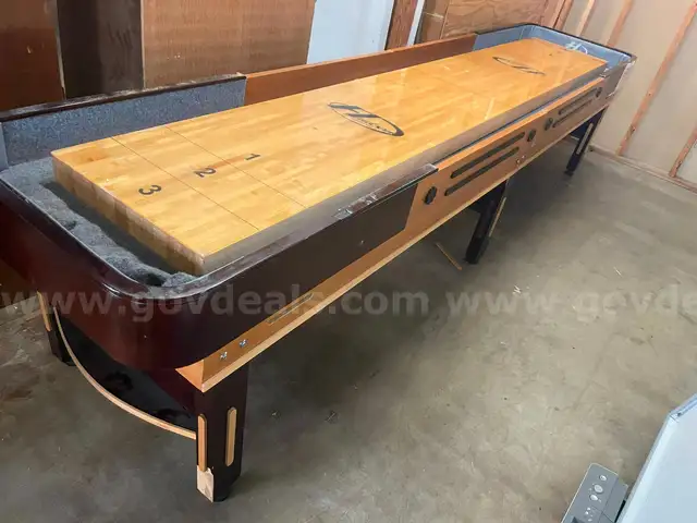 Shuffle Board Table (ID #11752) (25-3062-1) 639