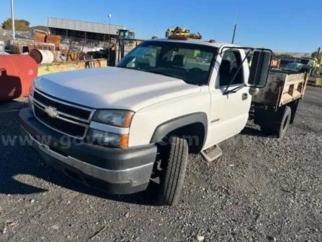 2007 Chevy Silverado 4x2 Dump Bed (ID#11803) (25-3350) 405