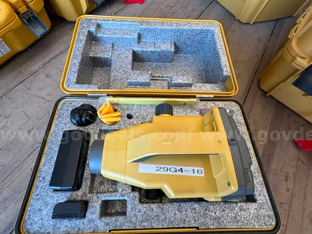 Topcon Survey Equipment (ID #11806) (25-3616-1) 405