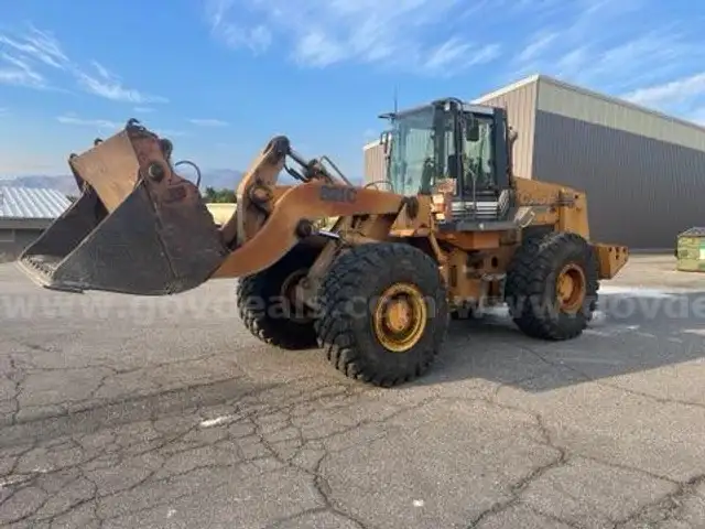 1999 Case 821C (ID#11825) (25-3566) 405