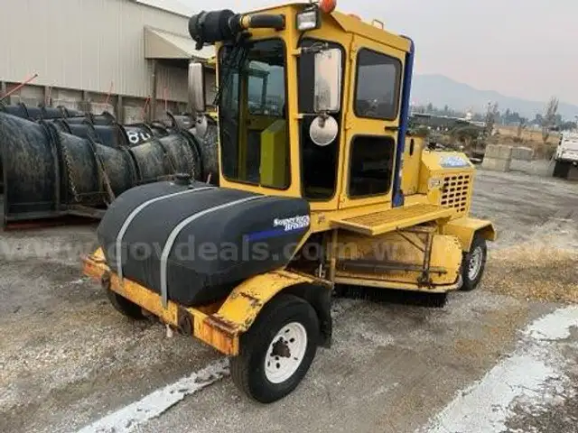 2012 Superior Sweeper (ID#11835) (25-3658) 405