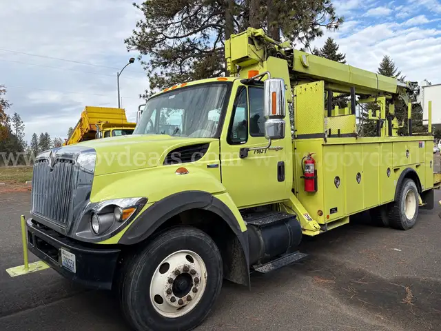 2008 International 7400 Bucket/Digger Truck (ID#11984) (25-3845) 405