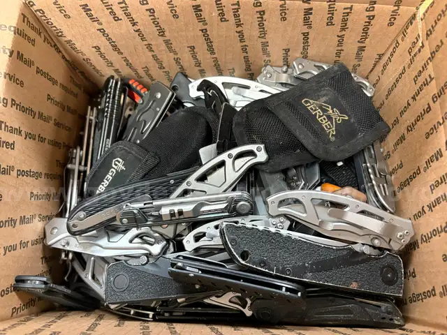 Gerber Knives (18.5 lbs) (ID #12054) (TSA) ($30)