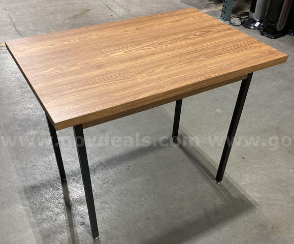 36x24 Small Walnut Side Table (ID #8000 ) (C9) | GovDeals