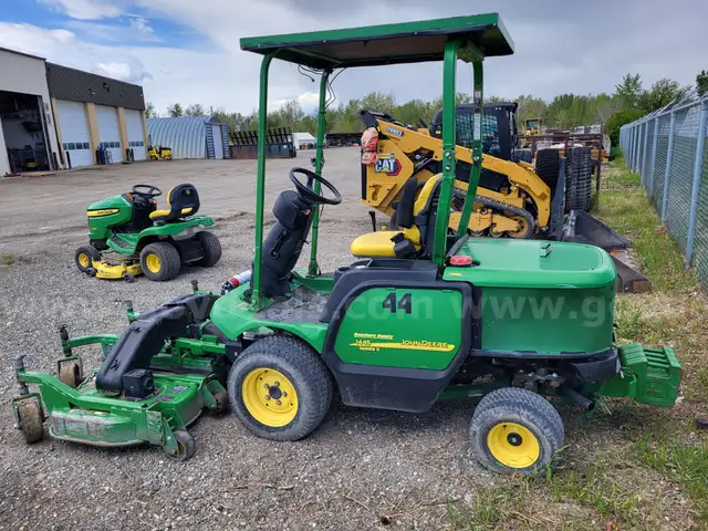 2005 John Deere 1445 Series II Riding Mower