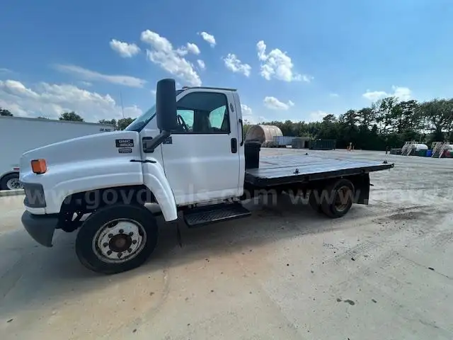 2005 GMC C5500 Flatbed Truck