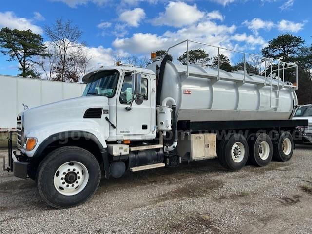 2003 Mack CV713 Granite