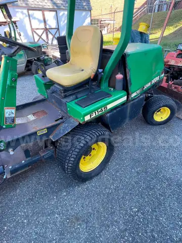 2000 John Deere F1145