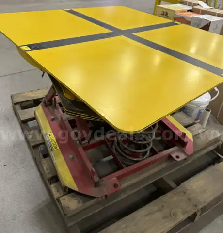 RS Material Handling Lift table