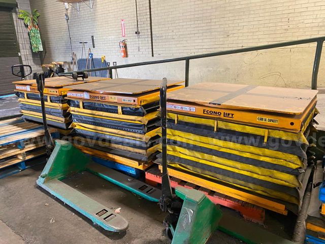 LOT OF 3 x SPRING LEVELLING LIFT W/ TURN TABLE