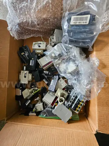box of keyence and SMC parts- Fiber and pneumatic controllers