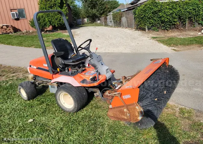 2002 Kubota F3060 w/broom attachment