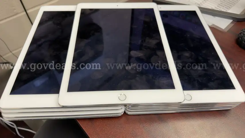 iPad air 2nd gen QTY 11