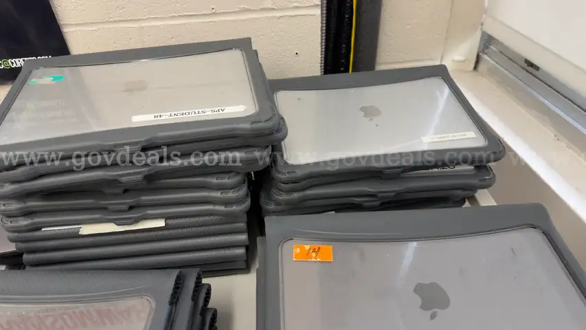 Apple Macbook Air LOT #36 working and damage