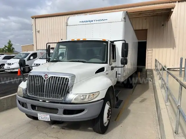 2011 International 4300 CONVENTIONAL CAB, 7.6L L6 DIESEL box truck