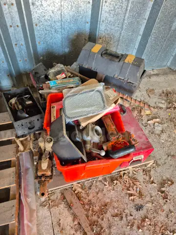 Lot of misc tools and auto parts