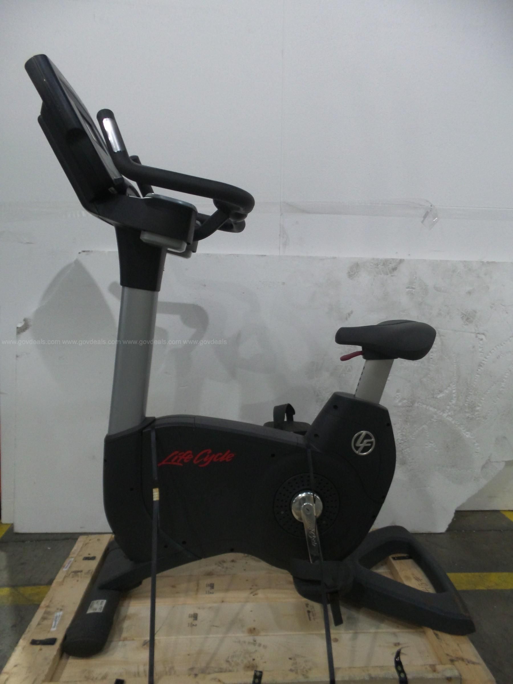 1 Life Fitness 95c Inspire Upright Bike GovDeals