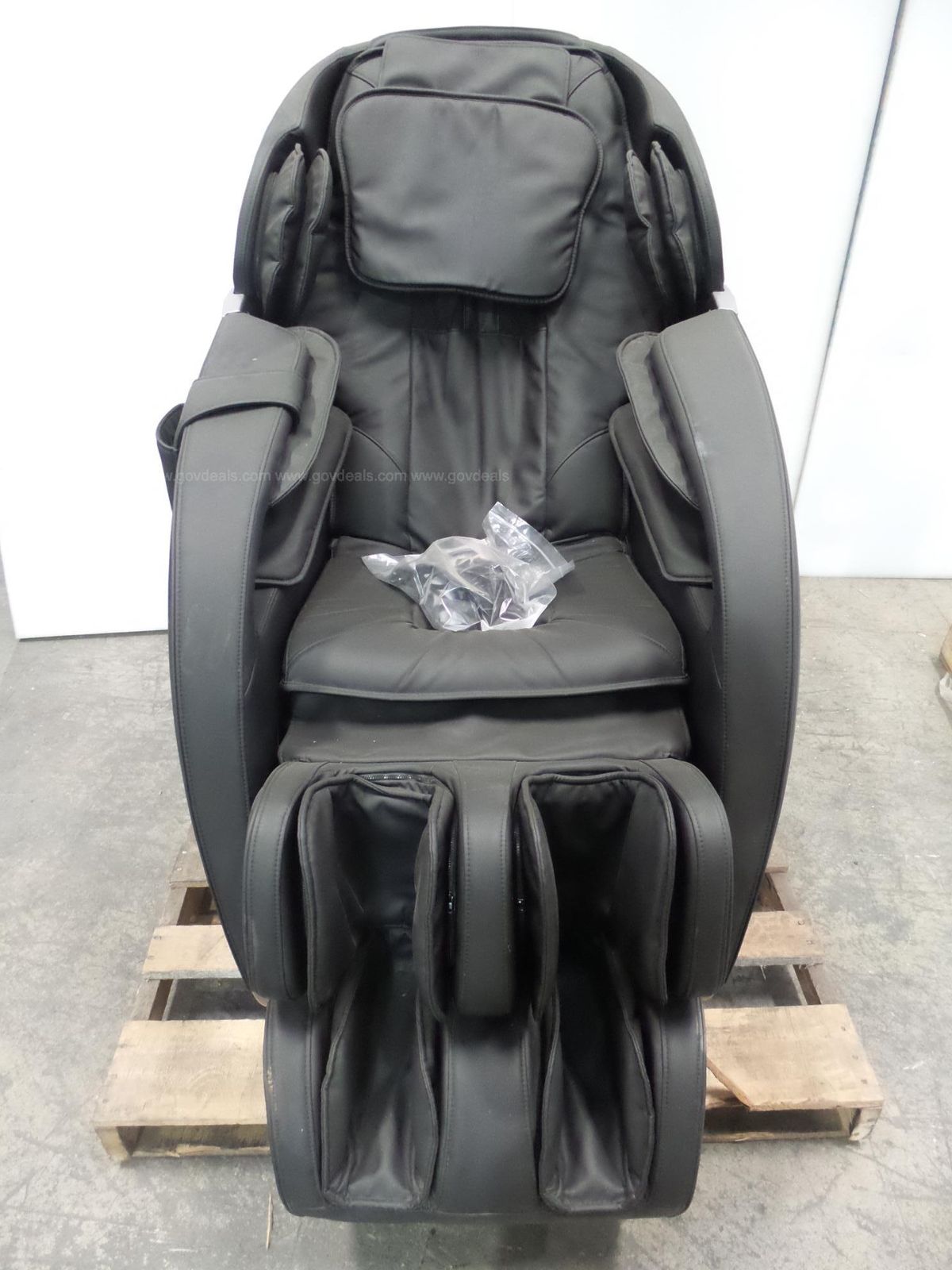 1 Insignia 2d Zero Gravity Full Body Massage Chair Allsurplus 1621