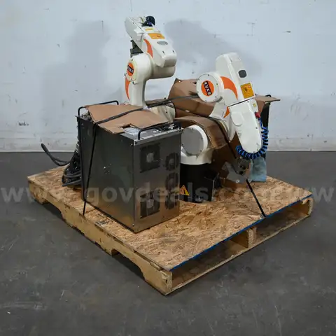 (2) Kuka KRC2sr Industrial Robots and Controllers