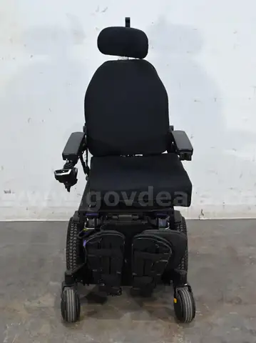 iLevel Quantum Seat Elevator Electric Wheelchair